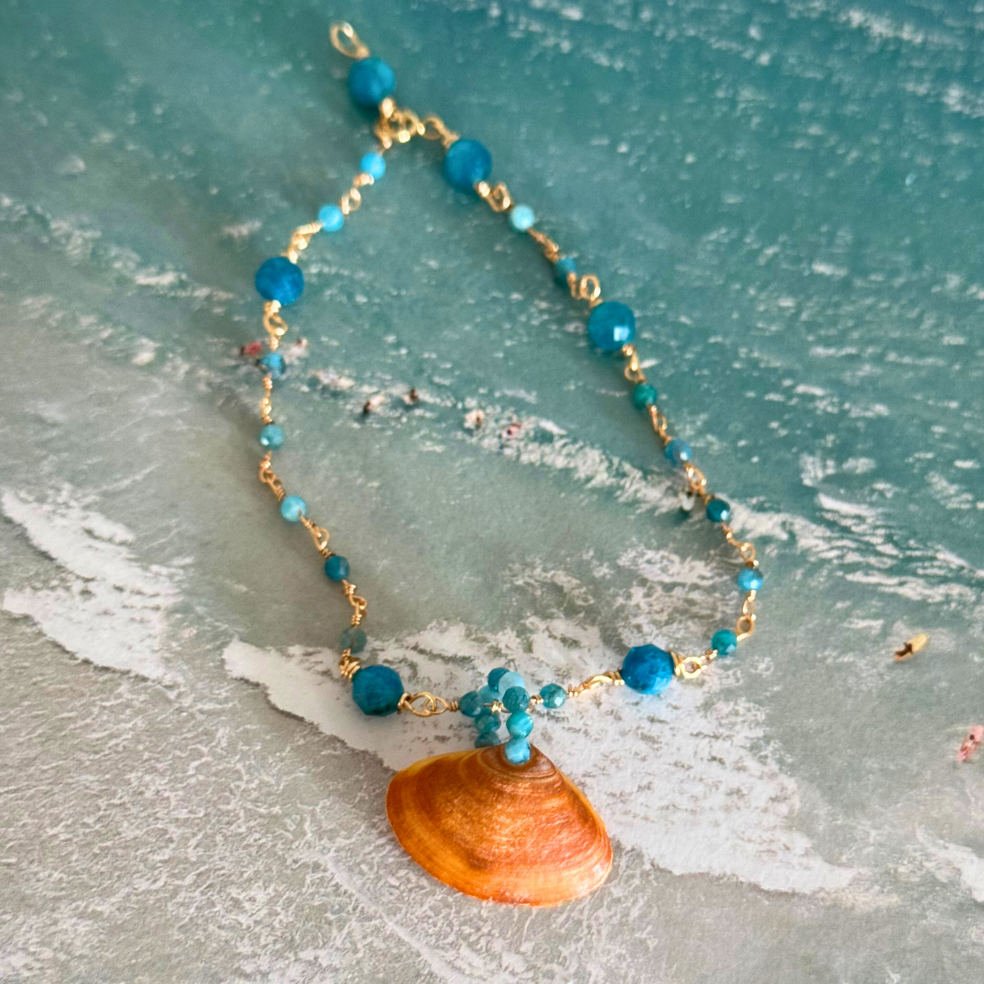 Seashell Charm Apatite Bracelet