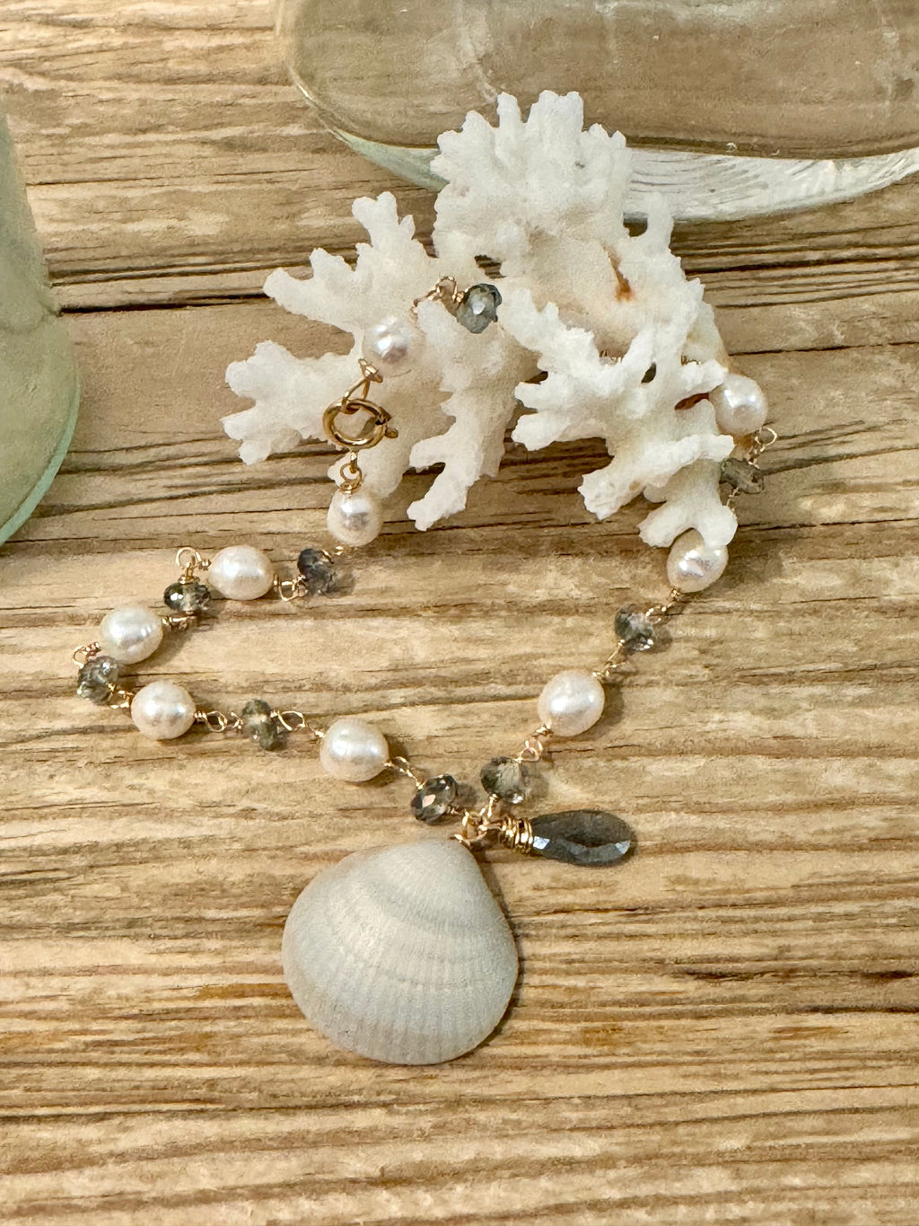 Light Grey Seashell Bracelet