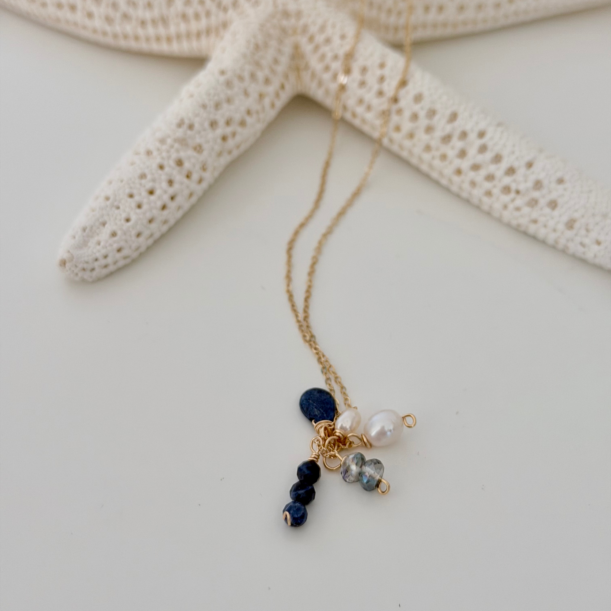 Dainty sapphire necklace 